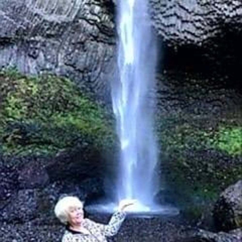 Meet your Posher, Flora